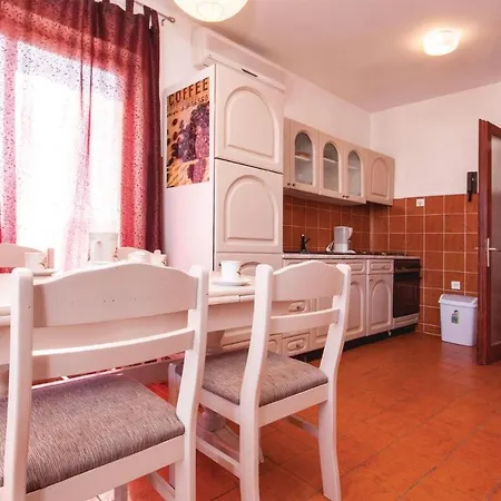 Apartment Iv *