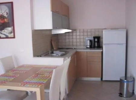 Iv Apartment *